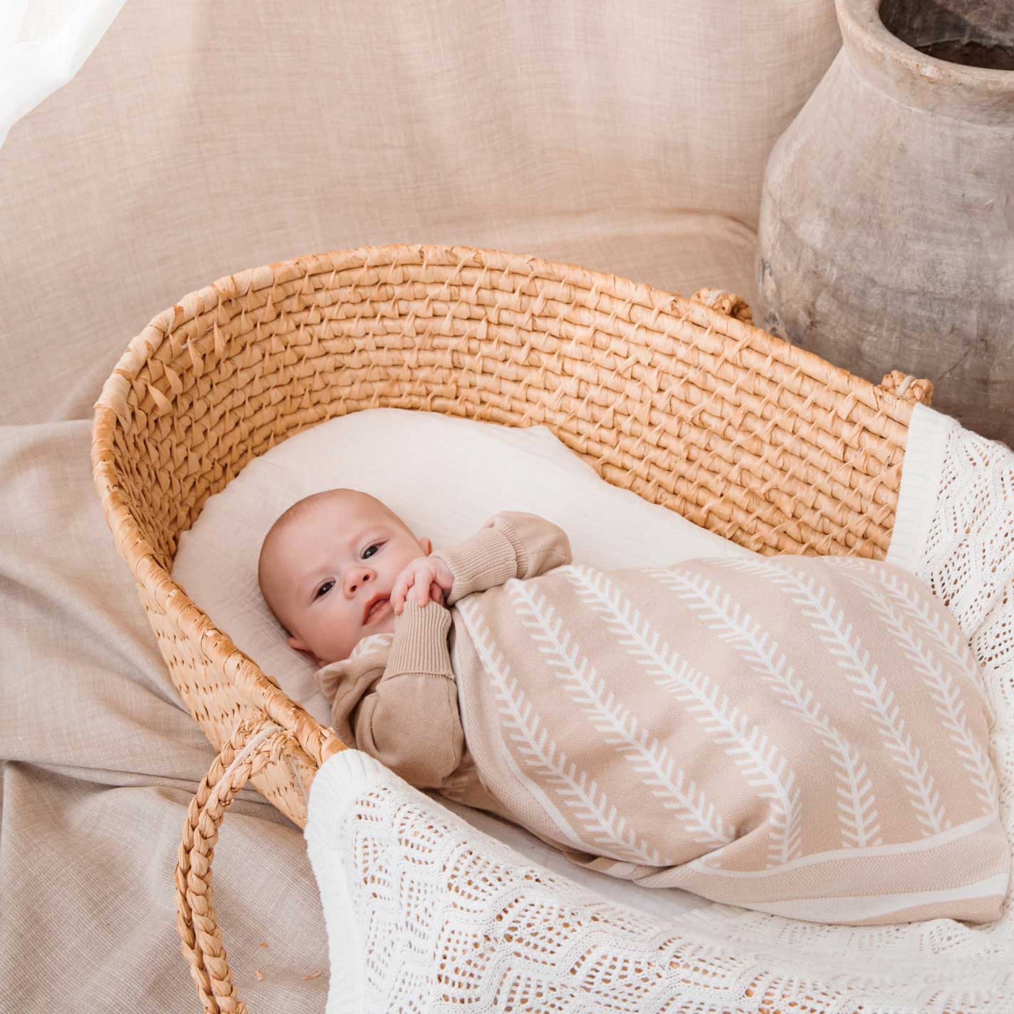 Jujo Shwrap Feathered Line Jacquard - latte/ecru