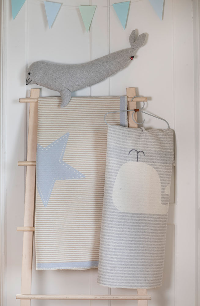 David Fussenegger Light Blue Star Juwel Bassinet Blanket